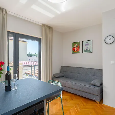 Apartmán Frisch Renoviertes Wenige Gehminuten Vom Mit Privatem Balkon, Klima, Grill, Wifi *