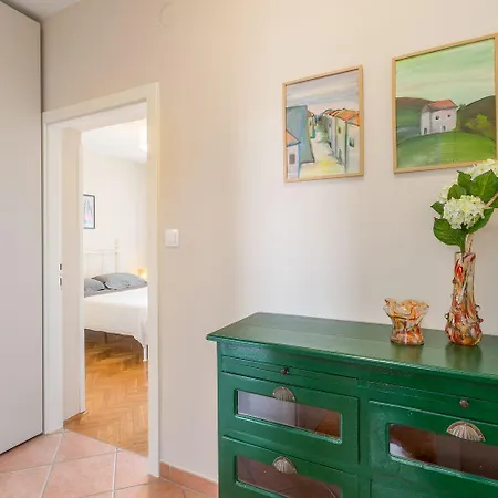 Frisch Renoviertes Wenige Gehminuten Vom Mit Privatem Balkon, Klima, Grill, Wifi 波雷奇