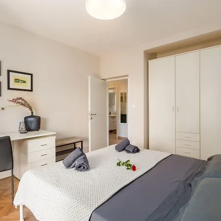 Frisch Renoviertes Wenige Gehminuten Vom Mit Privatem Balkon, Klima, Grill, Wifi 公寓 波雷奇