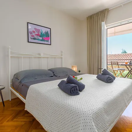 Frisch Renoviertes Wenige Gehminuten Vom Mit Privatem Balkon, Klima, Grill, Wifi 波雷奇