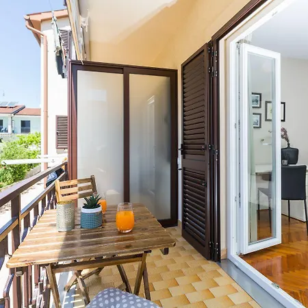 Frisch Renoviertes Wenige Gehminuten Vom Mit Privatem Balkon, Klima, Grill, Wifi Apartamento