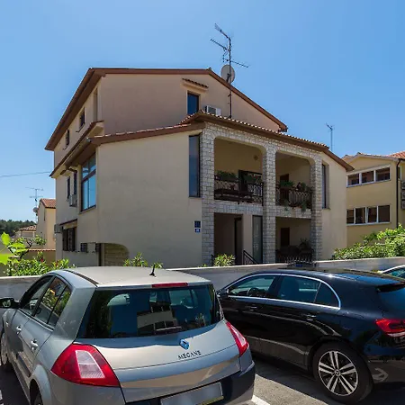Apartmán Frisch Renoviertes Wenige Gehminuten Vom Mit Privatem Balkon, Klima, Grill, Wifi *