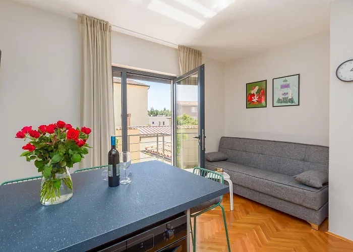 شقة Frisch Renoviertes Wenige Gehminuten Vom Mit Privatem Balkon, Klima, Grill, Wifi