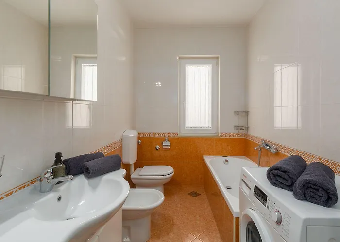Frisch Renoviertes Wenige Gehminuten Vom Mit Privatem Balkon, Klima, Grill, Wifi * بوريتش
