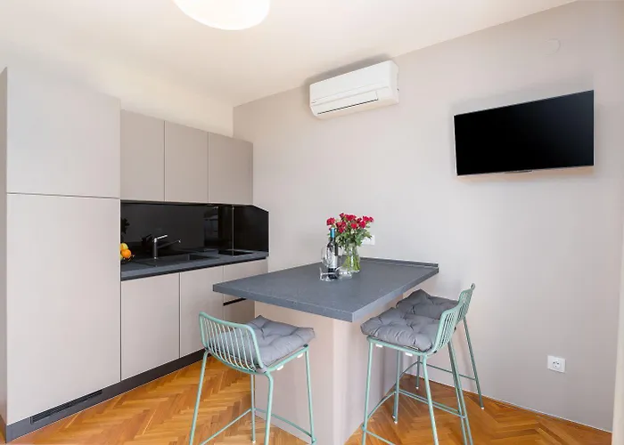 Frisch Renoviertes Wenige Gehminuten Vom Mit Privatem Balkon, Klima, Grill, Wifi Apartmán *