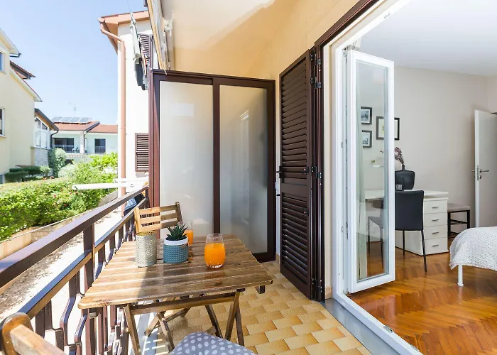 Frisch Renoviertes Wenige Gehminuten Vom Mit Privatem Balkon, Klima, Grill, Wifi شقة