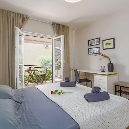 Frisch Renoviertes Wenige Gehminuten Vom Mit Privatem Balkon, Klima, Grill, Wifi Пореч