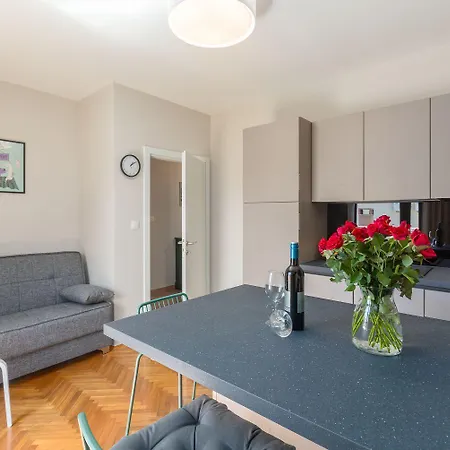 Frisch Renoviertes Wenige Gehminuten Vom Mit Privatem Balkon, Klima, Grill, Wifi *