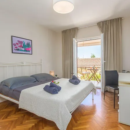 Frisch Renoviertes Wenige Gehminuten Vom Mit Privatem Balkon, Klima, Grill, Wifi *