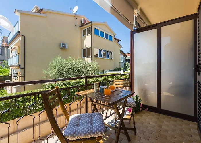 Апартаменты Frisch Renoviertes Wenige Gehminuten Vom Mit Privatem Balkon, Klima, Grill, Wifi Пореч