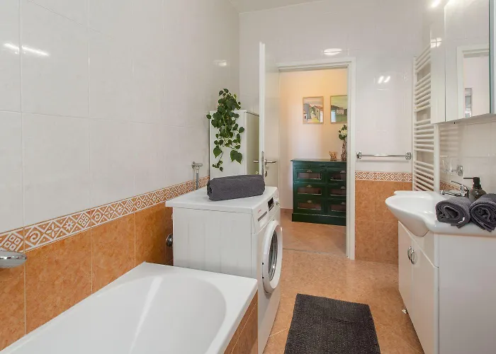 Frisch Renoviertes Wenige Gehminuten Vom Mit Privatem Balkon, Klima, Grill, Wifi *