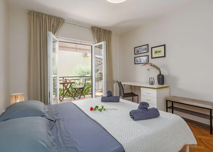 Frisch Renoviertes Wenige Gehminuten Vom Mit Privatem Balkon, Klima, Grill, Wifi Пореч