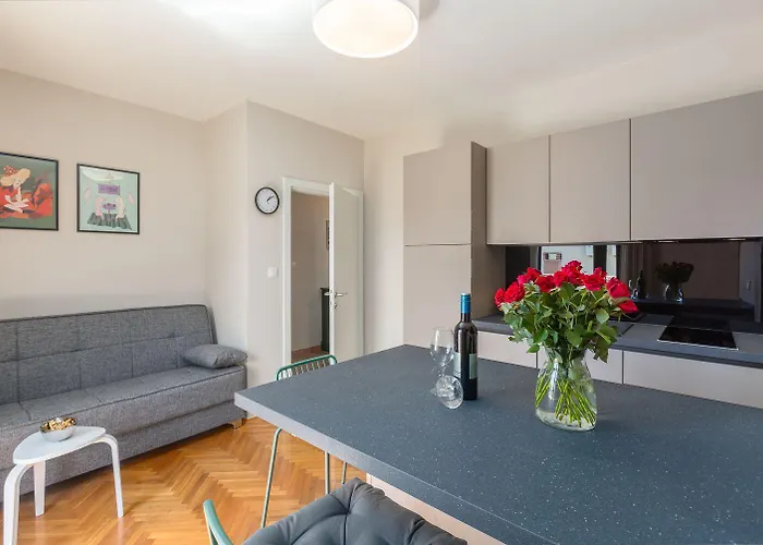 Frisch Renoviertes Wenige Gehminuten Vom Mit Privatem Balkon, Klima, Grill, Wifi *