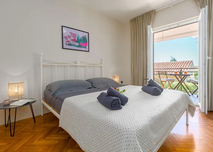Frisch Renoviertes Wenige Gehminuten Vom Mit Privatem Balkon, Klima, Grill, Wifi Porec